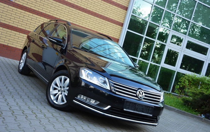 Volkswagen Passat cena 43900 przebieg: 232000, rok produkcji 2014 z Elbląg małe 781